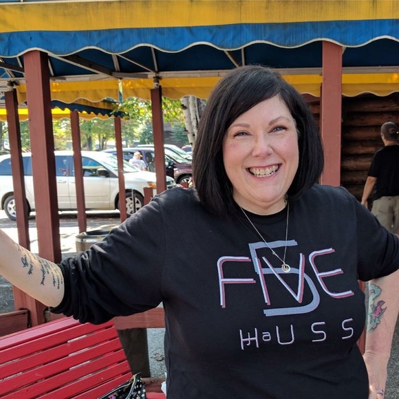 Meet your Posher, Leann - Picture 1 of 1